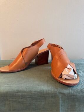 Gorgeous pair of Loeffler Randall 2 3/4” criss cross heels, size 9 1/2”